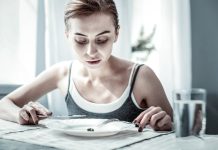 Troubles des conduites alimentaires (TCA) : “Depuis le Covid, on a constaté une nette augmentation” Une femme atteinte de TCA qui a du mal à manger