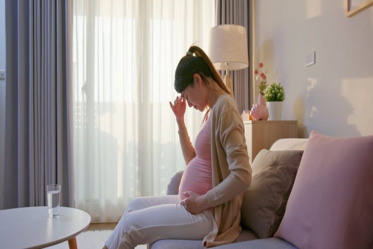 Une femme enceinte souffrant d'une carence en fer.