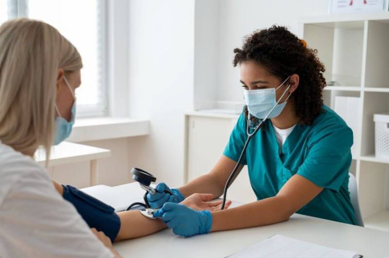 Introduction à l'examen médical par hystéroscopie
