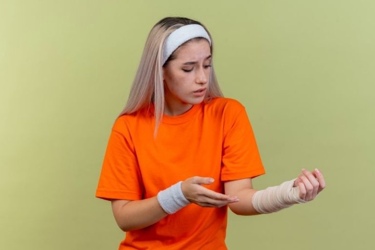 Une jeune coureuse s'est fracturé le poignet pendant son entraînement.