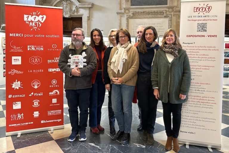 Inauguration de l'expo-vente des 111 des Arts, édition 2024, le 22 novembre 2024 à l'Hôtel de Ville de Lyon.