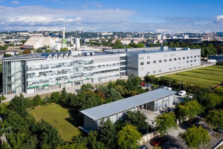 Sanofi lance de nouveaux investissements sur son site de Lyon-Gerland.