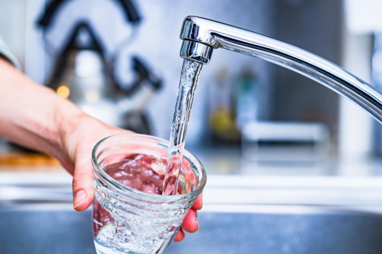 Les polluants se retrouvent en grande quantité dans les eaux lyonnaises, mais pas seulement. L'air, les sols, l'alimentation sont aussi contaminés