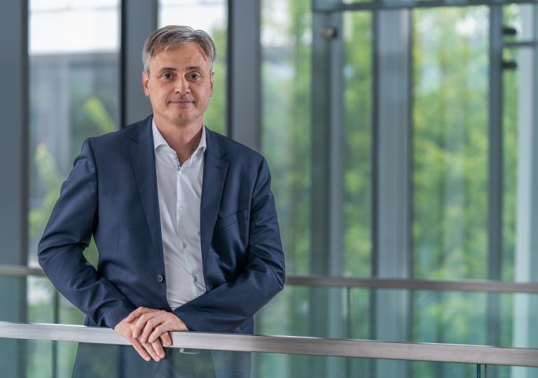 Une photo portrait du directeur Général de bioMérieux