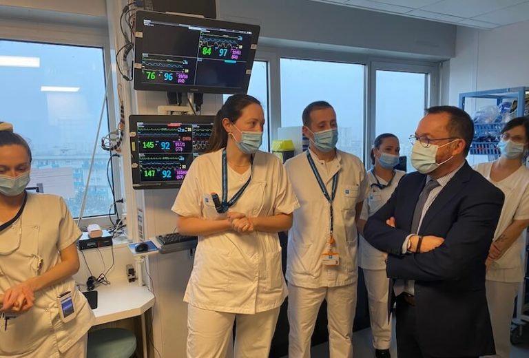 Visite du ministre de la Santé Yannick Neuder à l'hôpital cardiologique Louis Pradel à Lyon le 17 janvier 2025.