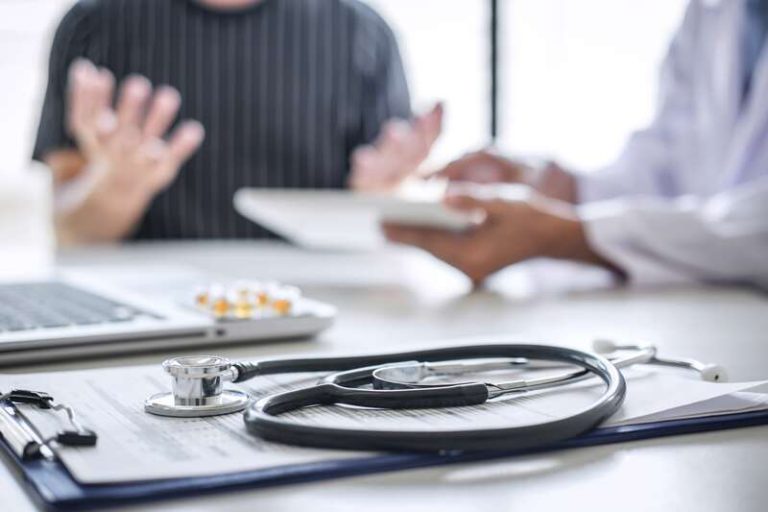 Une consultation médicale en 2025.