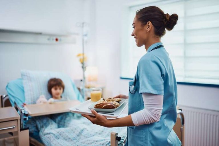 Un enfant hospitalisé à cause de complications dues à la grippe.