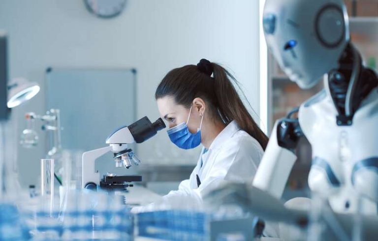 Un médecin et une intelligence artificielle qui diagnostiquent un cancer.