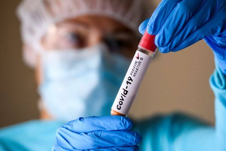 Le Covid-19 circule toujours en France, nécessitant une vigilance accrue et le maintien des gestes barrières.