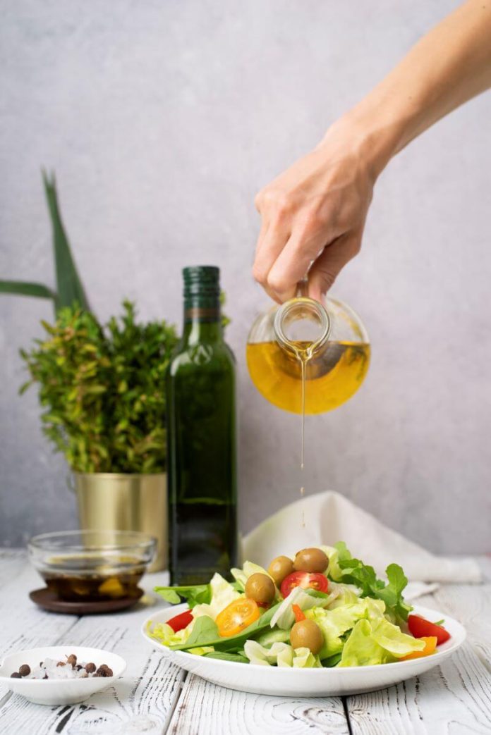 choisir la meilleure huile pour votre sante ma sante Les huiles végétales riches en acides gras insaturés, comme l'huile d'olive, offrent de nombreux bienfaits pour votre santé. Elles aident à réduire le mauvais cholestérol, soutiennent le cœur et le cerveau, et contribuent à une meilleure absorption des vitamines.