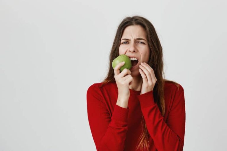 femme souffrant d'orthorexie et qui n'a pas une alimentation variée donc elle souffre de carences