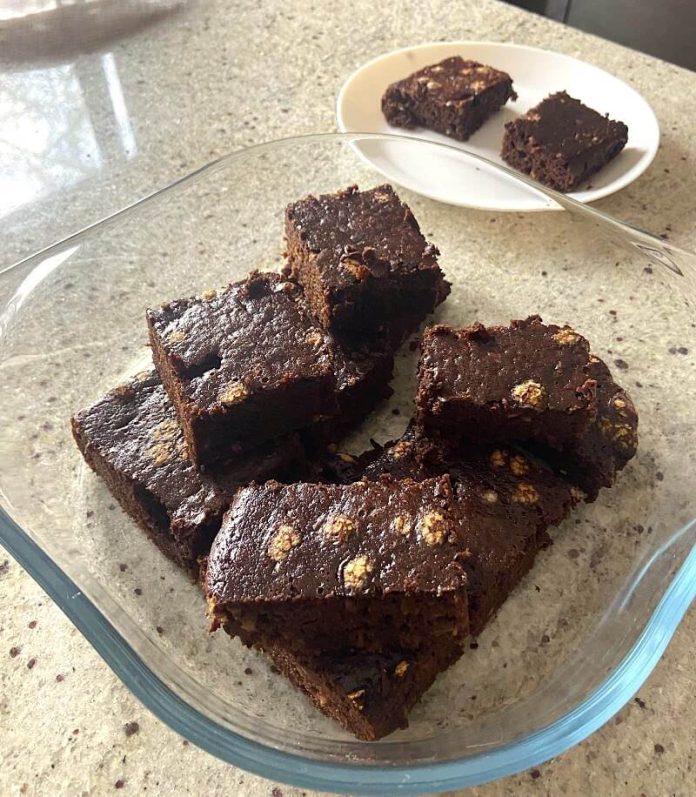 gateau chocolat courgette maison ma sante Ce gâteau combine les bienfaits des courgettes, riches en fibres et en eau, avec la douceur du chocolat noir. Il offre une alternative saine aux desserts classiques, en réduisant l’apport en sucre et en calories, tout en apportant une texture moelleuse et fondante.