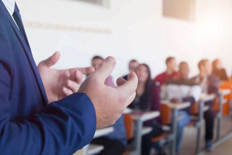 Une salle de classe en isère victime de l'épidémie de rougeole.