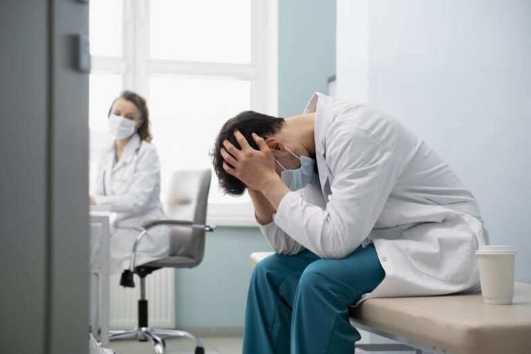 Un chirurgien-dentiste en burn-out à cause des déserts dentaires.
