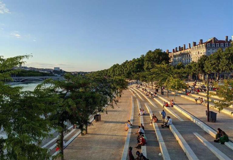 La ville de Lyon à la fin de l'épidémie de grippe en France.