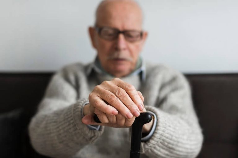Un homme atteint de la maladie de Parkinson.