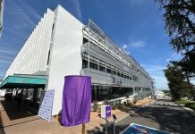 Lyon : Sanofi inaugure un bâtiment XL pour concevoir les futurs vaccins à ARN messager Inauguration de l'usine ARN Messager de Sanofi à Marcy-l'Étoile, près de Lyon, le 18 avril 2025.