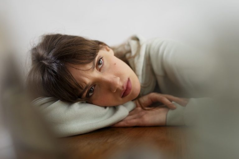 Une femme fatiguée à cause d'un mini-AVC