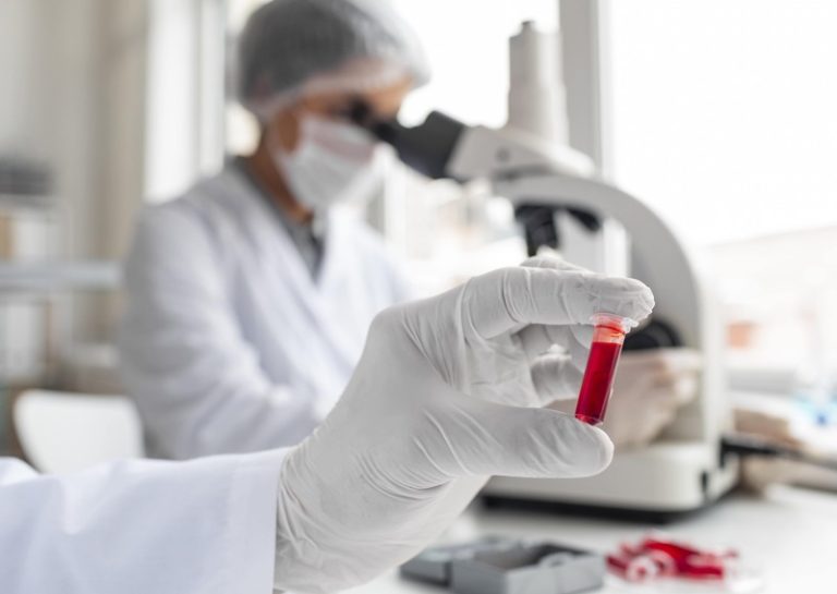 Des chercheurs qui étudient les maladies cardiovasculaires.