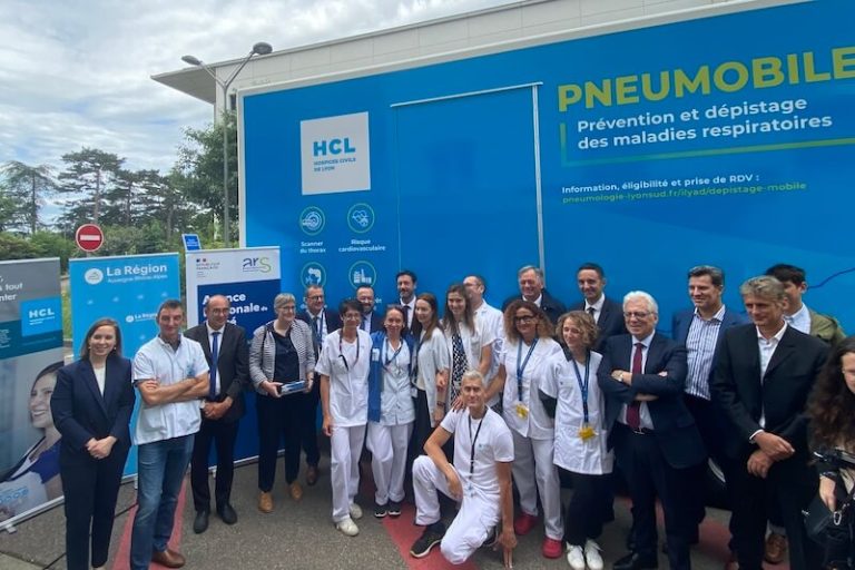 Inauguration du Pneumobile par Yannick Neuder, le ministre de la santé, le 6 juin 2025 à l'hôpital Lyon-Sud.
