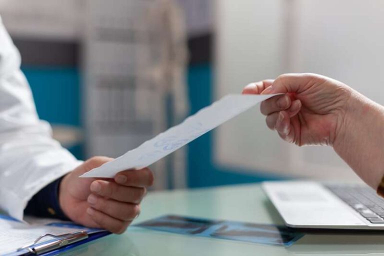 Une consultation médicale actuelle qui va augmenter le 1er juillet 2025.