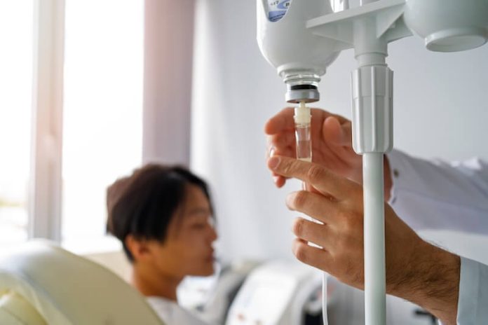 chimiotherapie cancer biomarqueurs predire efficacite innovation ma sante Un patient subissant une chimiothérapie à l'hôpital.