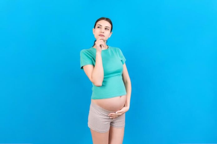 peridurale accouchement grossesse femme enceinte question paralysee douleur effets secondaires ma sante Une femme enceinte qui se pose des questions avant sa péridurale.