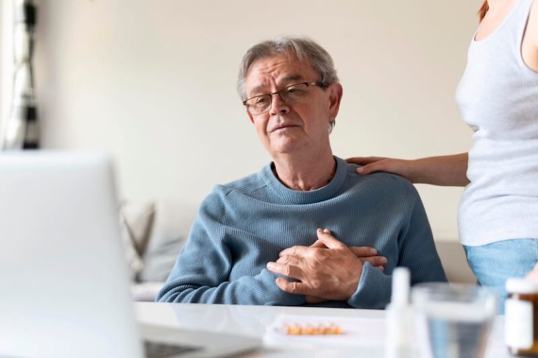 Un homme victime de dysfonction érectile souffrant aussi de problèmes cardiaques.