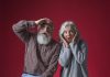 Vivre après 65 ans : combien d’années restons-nous en bonne santé ? Un homme et une femme de plus de 65 ans qui se demandent combien d'années il leur reste en bonne santé.