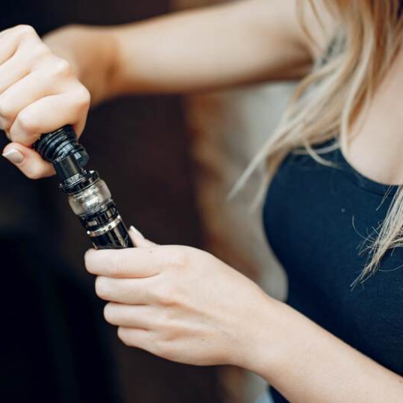 Vapoter n'est pas jouer : pourquoi la e-cigarette inquite les experts Vapoter n'est pas jouer : pourquoi la e-cigarette inquite les experts