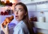 Jeûne intermittent : sauter le petit-déjeuner est-il vraiment bon pour votre santé ? Une jeune femme qui se demande si elle doit sauter le petit déjeuner.