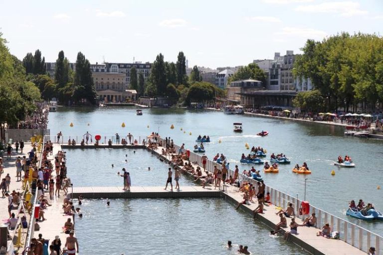Une partie de la Seine amménagée pour accueillir des biagneurs.
