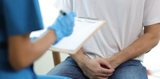 Érection en berne : ce que révèlent les troubles sexuels sur notre santé Un homme chez le médecin pour des troubles de l'érection.