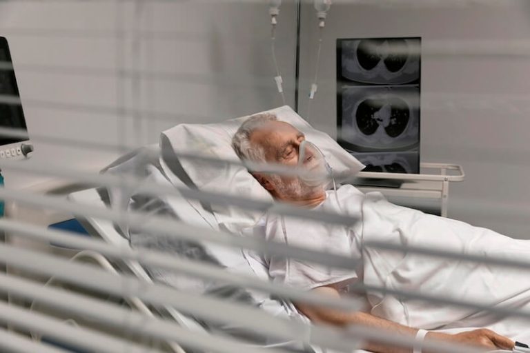 Un patient en fin de vie à l'hôpital.
