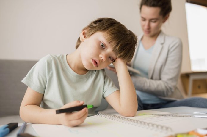 rentrée scolaire enfants troubles concentration apprentissage Dys conseils Ma Santé Un enfant qui peine à retrouver le rythme de l'école à cause d'une trouble de la concentration.