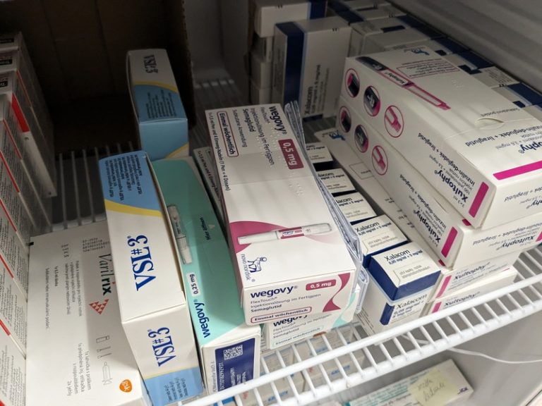 Le stock frauduleux d'une pharmacie en ligne qui vend des médicaments minceur.