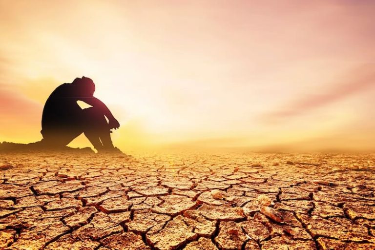 Un homme en proie au réchauffement climatique.