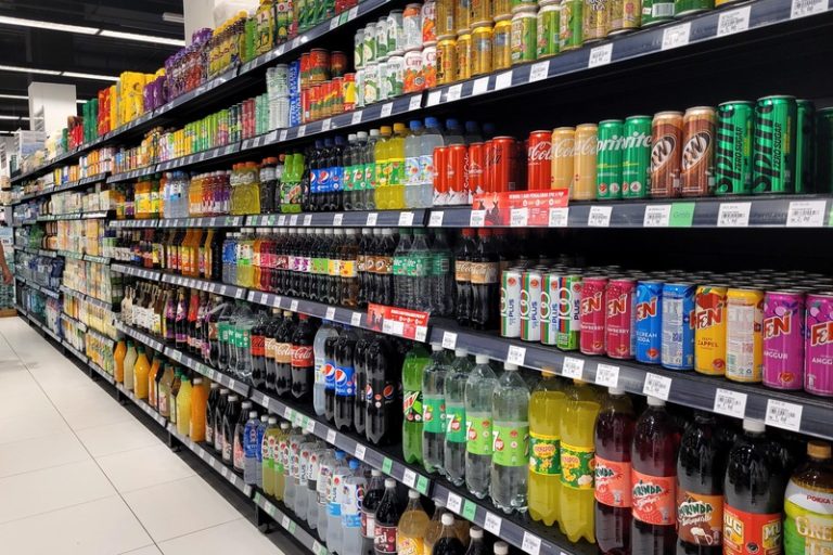 Un rayon de supermarché qui ne propose que des produits pleins d'édulcorants.