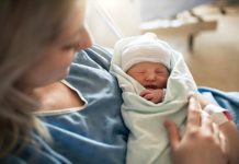 Une jeune mère qui a pris du paracétamol pendant sa grossesse et a accouché d'un enfant autiste.