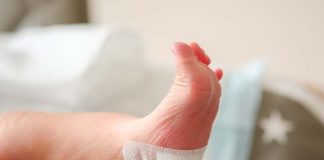 Dépistage néonatal : trois nouvelles maladies graves désormais détectées chez tous les nouveau-nés Un nouveau-né dépisté de toutes les maladies néonatales.