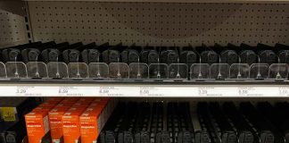 Les pénuries de médicaments atteignent des niveaux record dans l’Union européenne Une pharmacie qui montre l'ampleur de la pénurie de médicaments dans leur pharmacie.