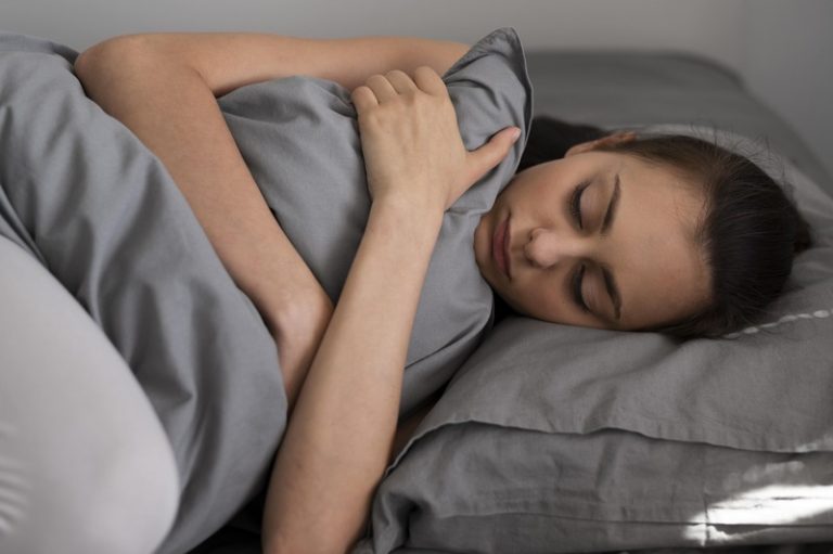 Une jeune fille, Haut Potentiel Intelletcuel (HPI), qui a du mal à dormir.