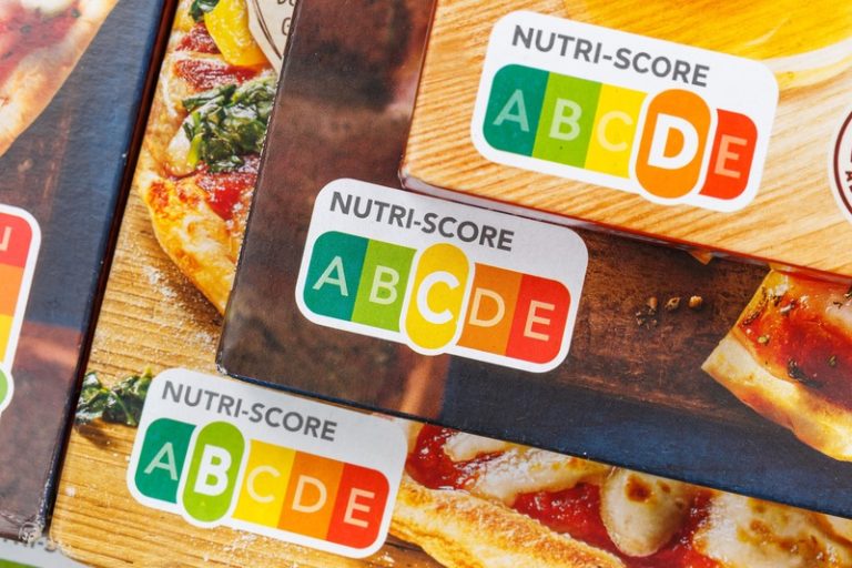 Des packagings d'aliments marqués par les lettres de Nutri-score.