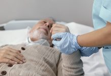 Une personne âgée hospitalisée à cause de la bronchiolite.