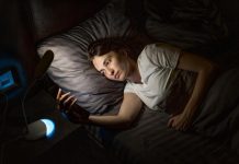 Chronotype : couche-tard ou lève-tôt, et si ça jouait sur votre santé mentale ? Une femme qui fait plutôt partie du chronotype tardif, les couche-tard.