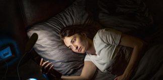 Chronotype : couche-tard ou lève-tôt, et si ça jouait sur votre santé mentale ? Une femme qui fait plutôt partie du chronotype tardif, les couche-tard.