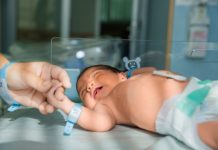 La bronchiolite : pourquoi la moitié des nourrissons ne sont toujours pas protégés ? Un bébé hospitalisé à cause de la bronchiolite car il n'a pas bénéficié du vaccin.