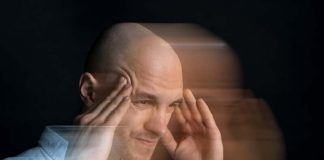 Migraine : et si votre mâchoire était en cause ? Un homme qui fait beaucoup de crises de migraine sans savoir pourquoi.