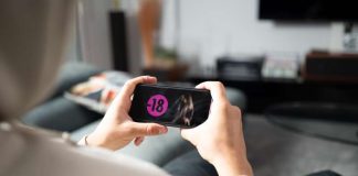 Consommation précoce de porno : quel impact sur la sexualité des jeunes ? Un mineur qui consulte régulièrement des sites pornos.