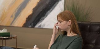 FOFO : c’est quoi ce nouveau mal du siècle ? Une femme qui a peur de découvrir un diagnostic médical car elle souffre de la FOFO, fear of finding out.